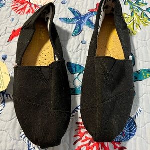 Toms Black *W9*